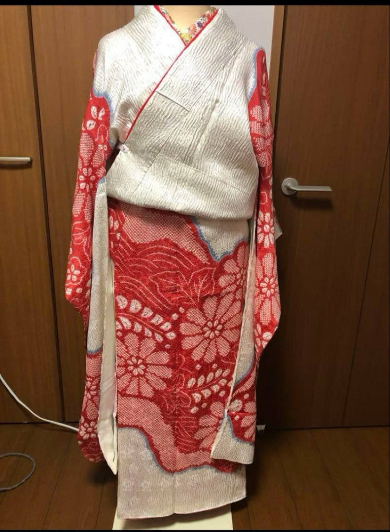 ちー様 希少手絞り」正絹 杢目の総絞り振袖 - メルカリ
