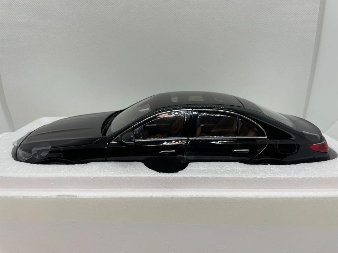 204-020 iScale 1/18 メルセデスベンツ E-Class