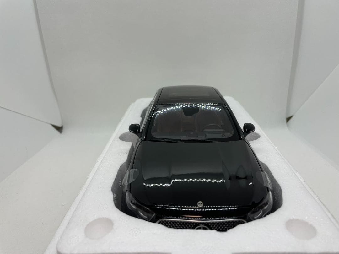 204-020 iScale 1/18 メルセデスベンツ E-Class