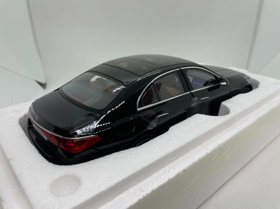 204-020 iScale 1/18 メルセデスベンツ E-Class