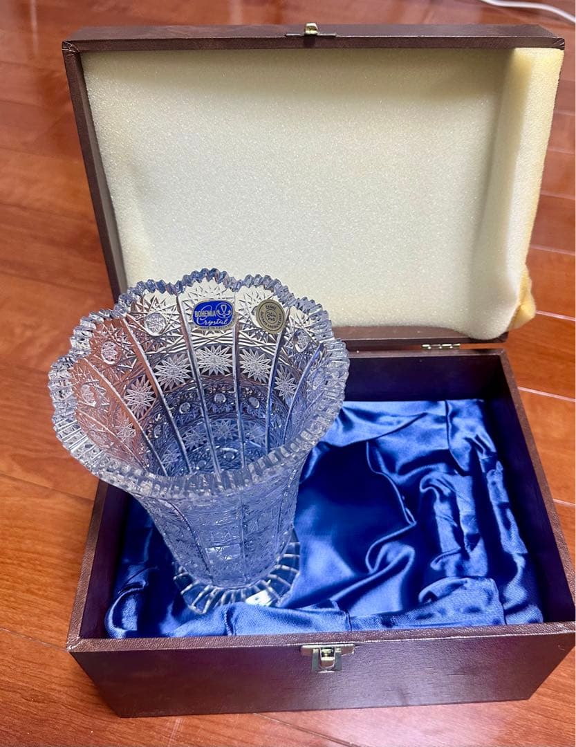 【新品・未使用】BOHEMIAガラス 花瓶 木製ボックス付き 新品・未使用】BOHEMIAガラス 花瓶 木製ボックス付き 新品・未使用