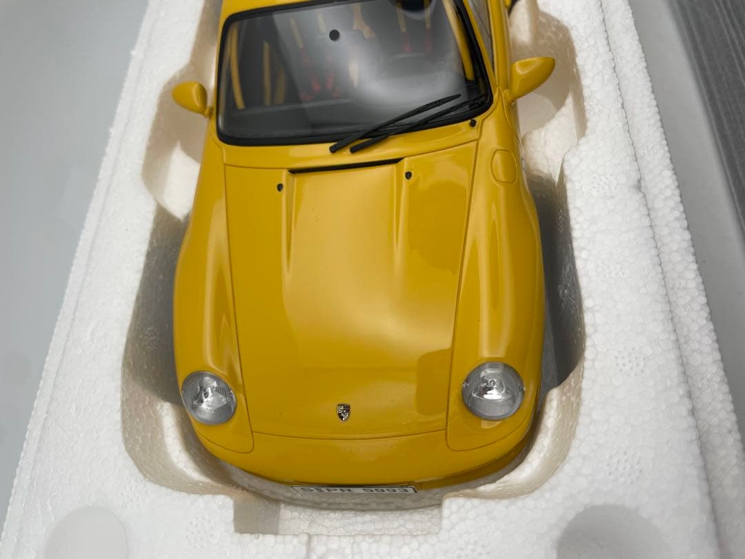 ポルシェ911 （993）RSミニカー 1/18 イエロー