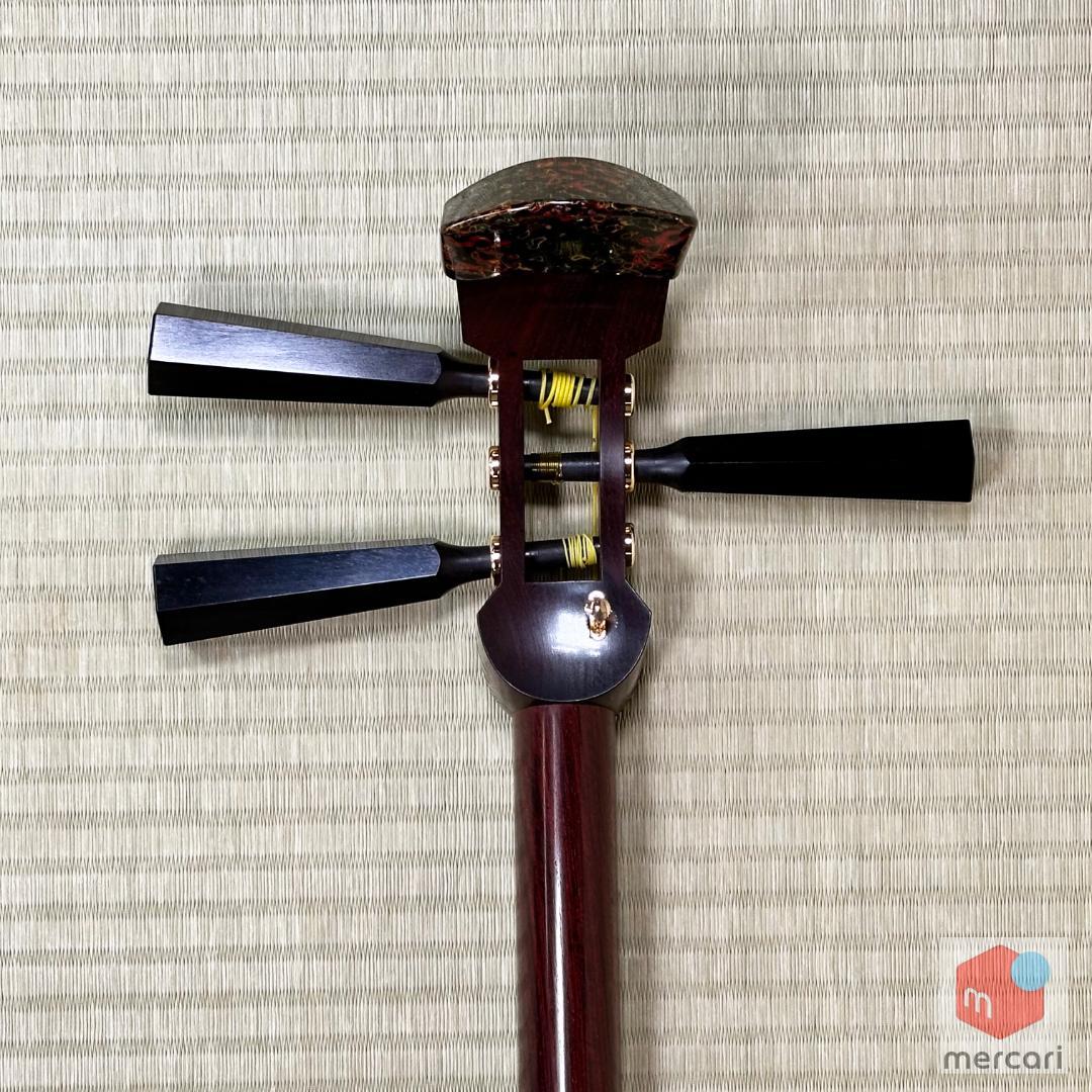 新品 津軽三味線 本体 紅木 太棹 展示品 新品軽量ケース付 新津01 津軽