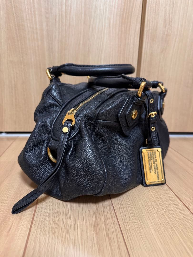 MARC JACOBS黒のレザーショルダーバッグ