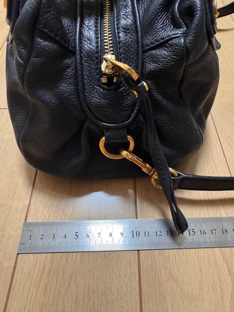 MARC JACOBS黒のレザーショルダーバッグ