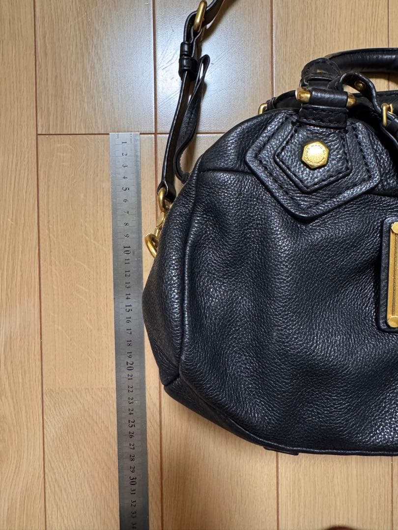 MARC JACOBS黒のレザーショルダーバッグ