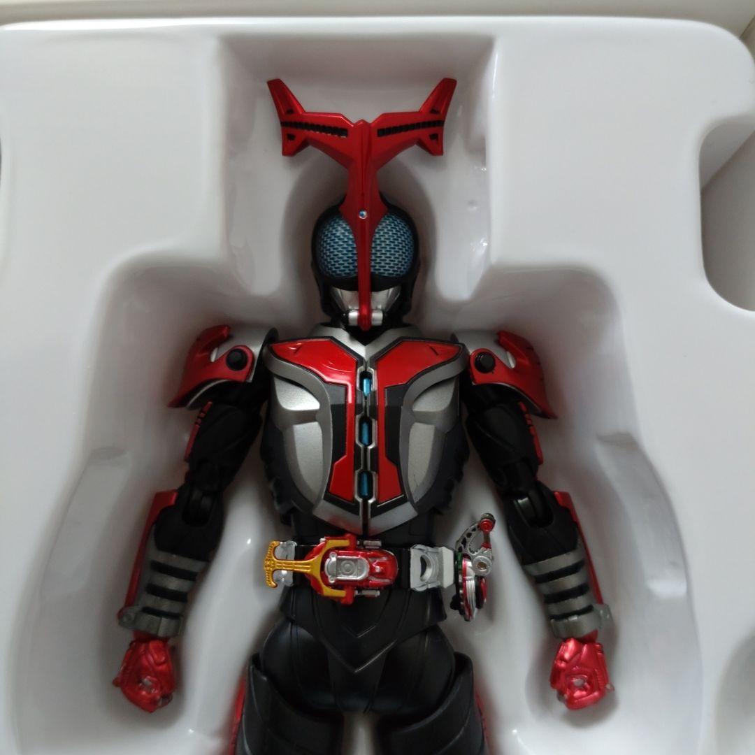 S.H.Figuarts 真骨彫製法 仮面ライダーカブトハイパーフォーム