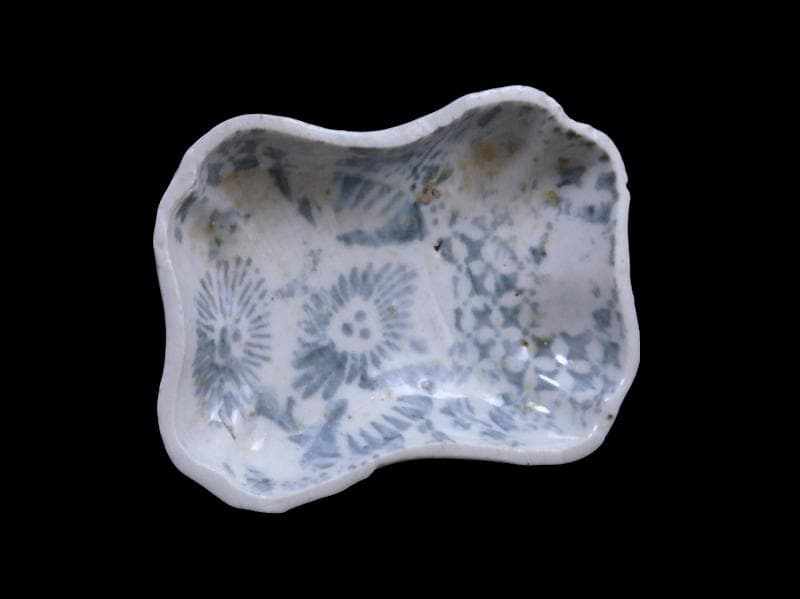 古伊万里　型刷印判　松葉に幾何学文様の図　変形皿　D228AS-CWj