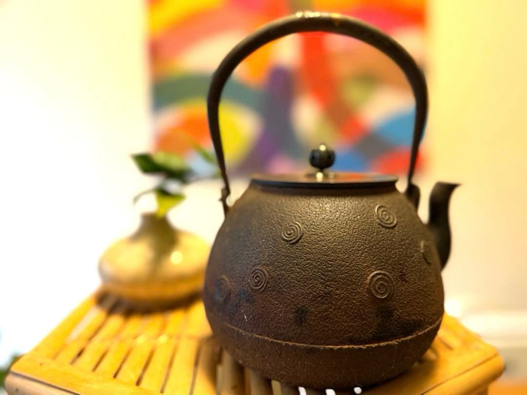 南部鉄瓶 金象嵌取手 意外に可愛いぐるぐる渦巻き文様 茶道具 明治