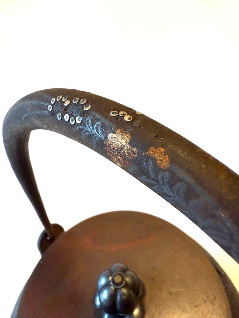 南部鉄瓶 金象嵌取手 意外に可愛いぐるぐる渦巻き文様 茶道具 明治