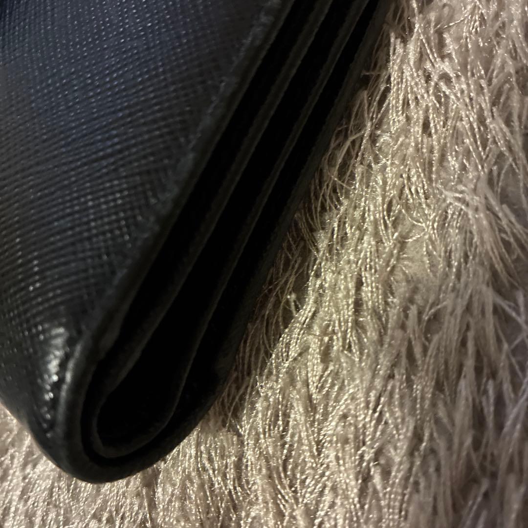 PRADAフラップサフィアーノレザーロゴ金具ブラック