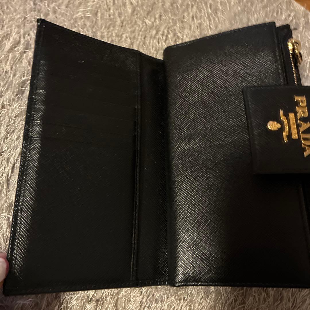 PRADAフラップサフィアーノレザーロゴ金具ブラック