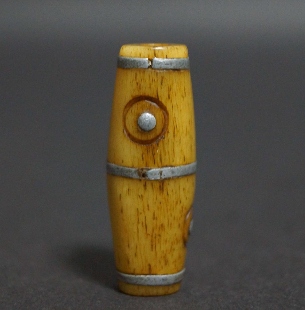 オールドチベット ヤクの骨 銀象嵌 四眼天珠 根付 お守り 緒締玉 提げ