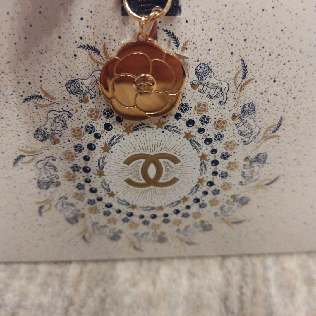 CHANEL シャネル】 2025ホリデー限定ギフトラッピング チャーム付き