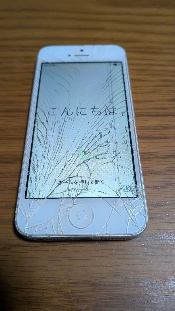 ジャンク】iPhone 5 シルバー au 初期化済 画面割れ 部品取り用 - メルカリ