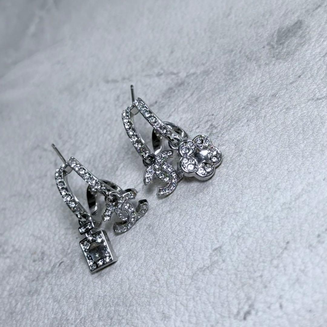 CHANEL CCロゴピアス 25P ノベルティ - メルカリ