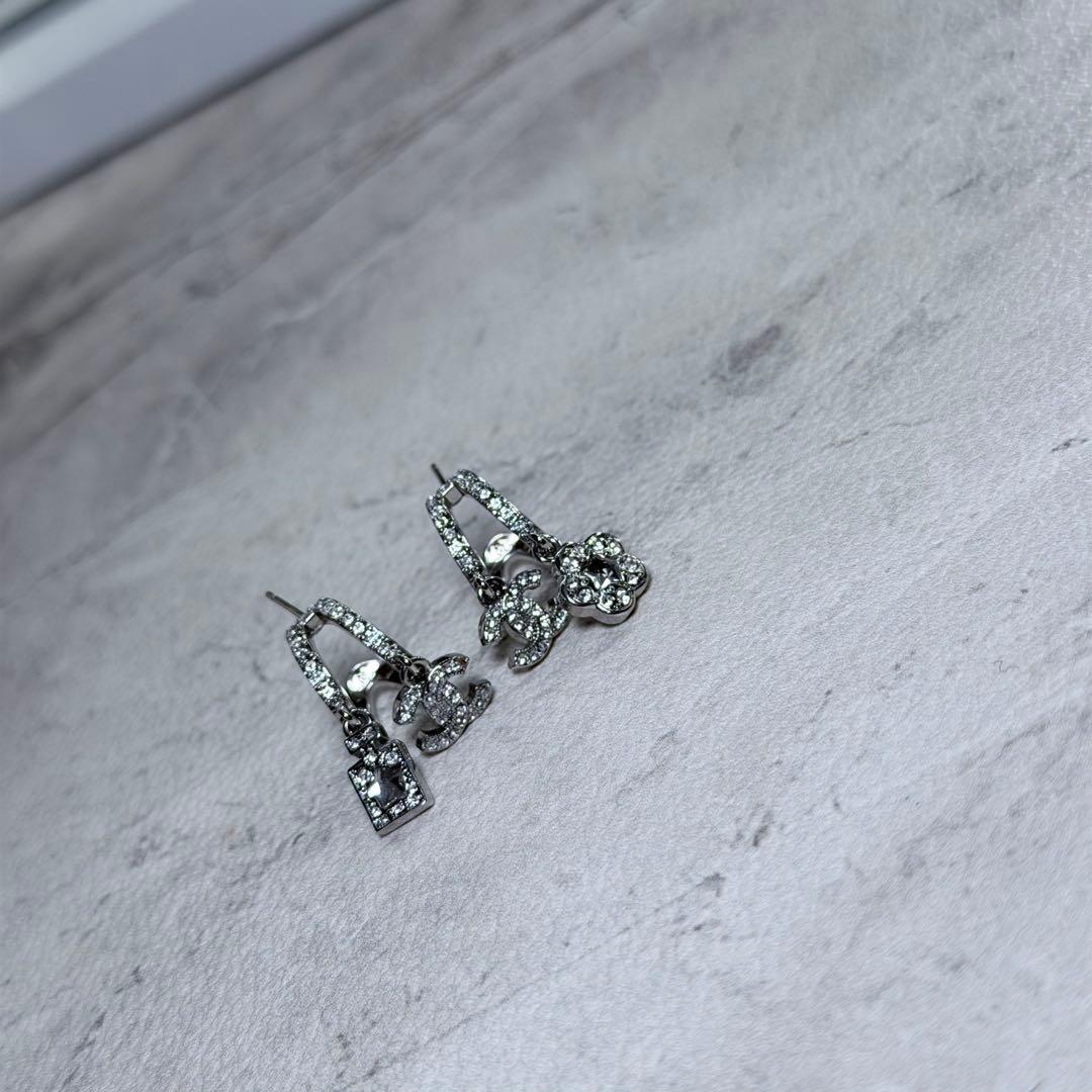 CHANEL CCロゴピアス 25P ノベルティ - メルカリ