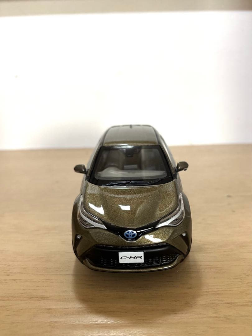 未使用未開封C-HR ミニカー 1/30 スケール オリーブグリーン非販売品。