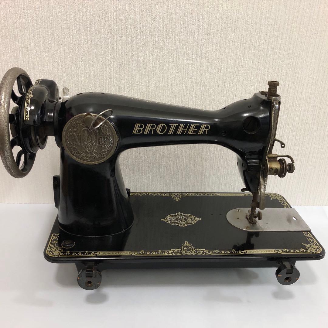 アンティーク ミシン本体 ブラザー 木箱及び木製糸巻き オブジェ