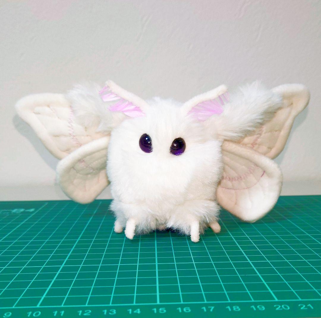 ふわふわのカイコガ ぬいぐるみ 作家様製