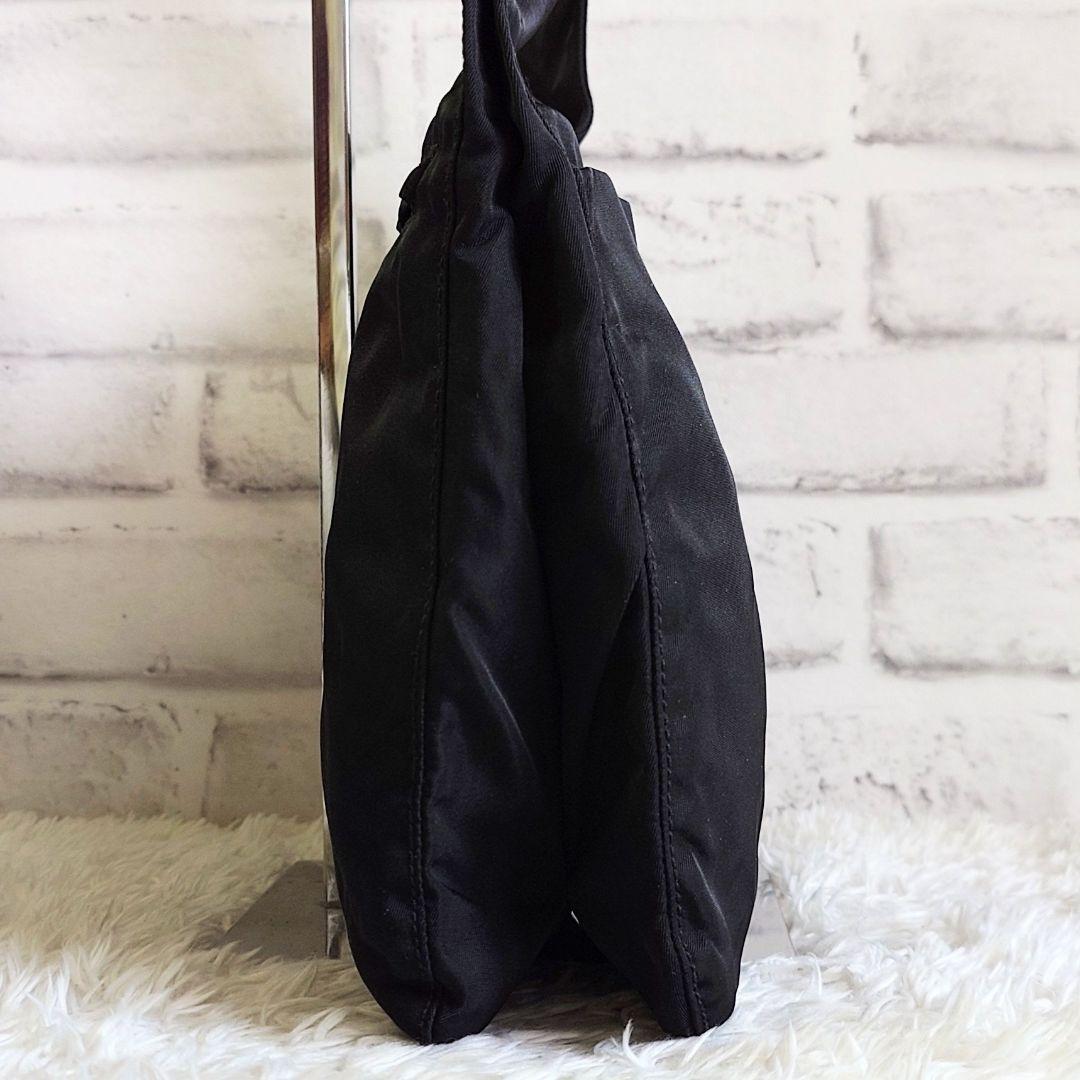プラダ ショルダーバッグ 三角ロゴ サコッシュ ブラック 肩掛け ナイロン