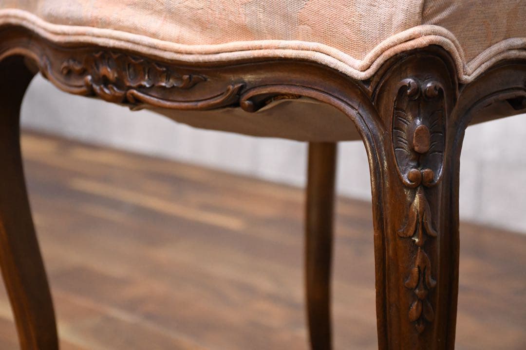 EFK99 英国アンティーク バルーンバックチェア 猫脚 木彫刻 サロン