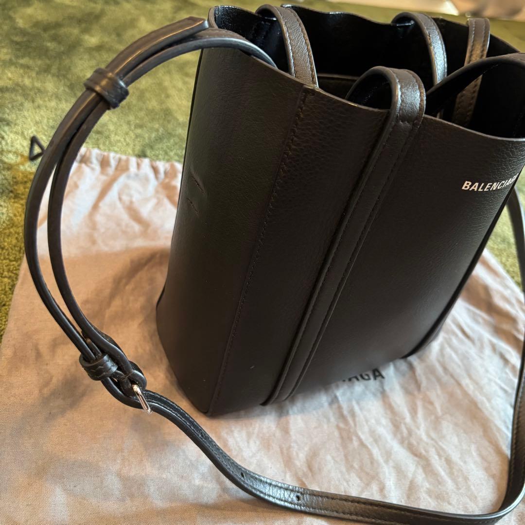 ひ*り様 BALENCIAGA ブラックレザー トートバック