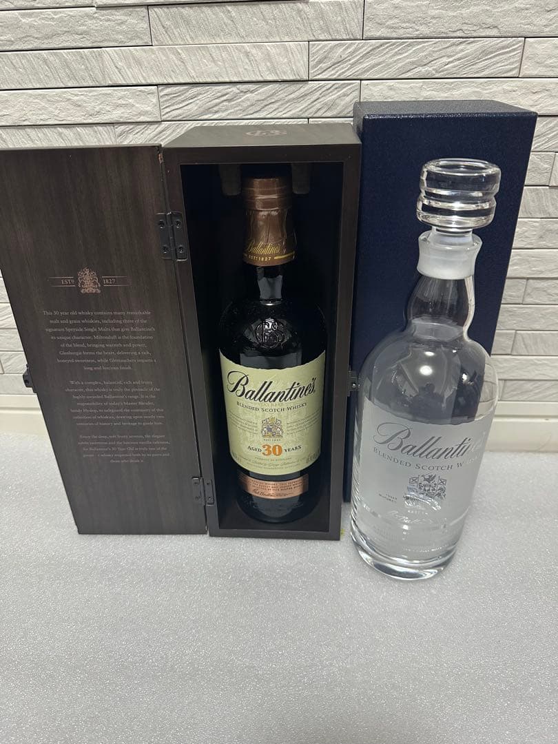 Ballantine's 30年 700ml 化粧箱 クリスタルボトルセット