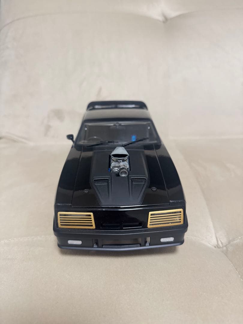 オートアート　マッドマックス　V8インターセプター