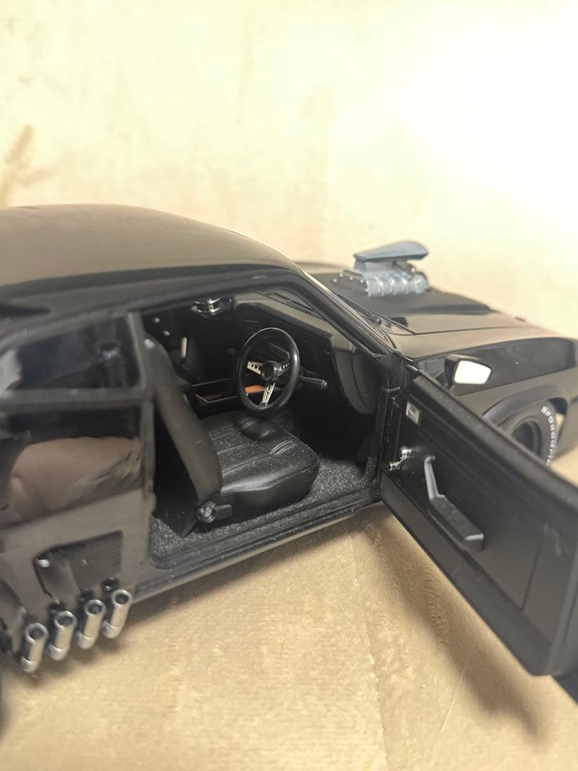 オートアート　マッドマックス　V8インターセプター