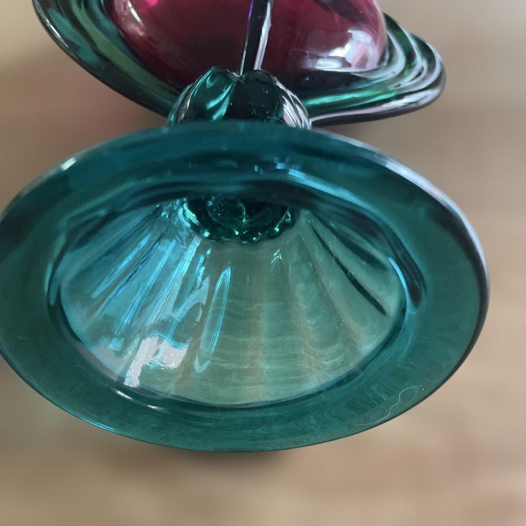 津軽びいどろ 1988年青函博覧会開催記念 装飾的なガラスボトル 赤紫