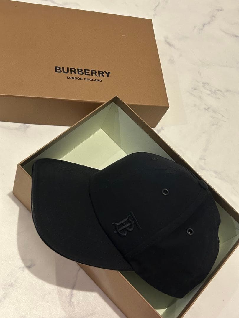 BURBERRY ブラック ベースボールキャップ M