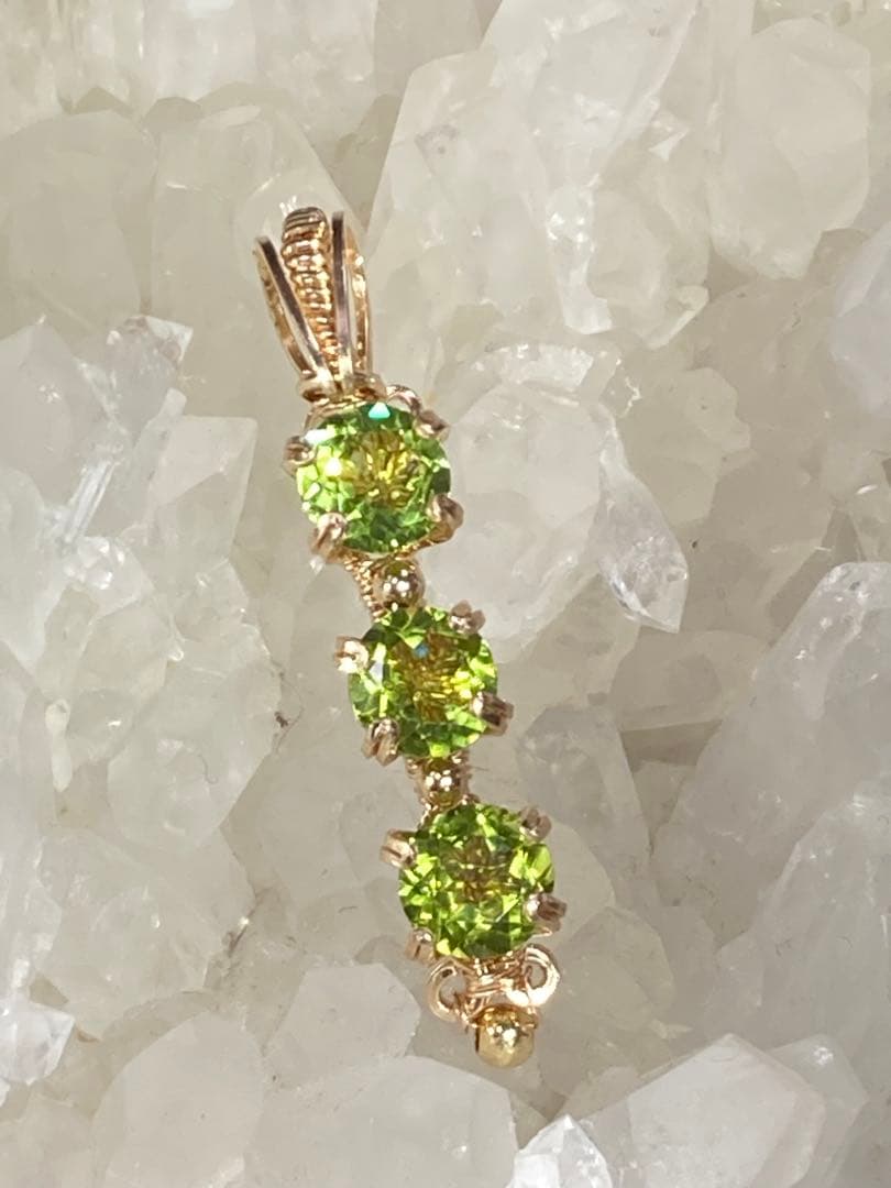 ペリドット トリロジー ペンダントトップ ワイヤージュエリー 専用