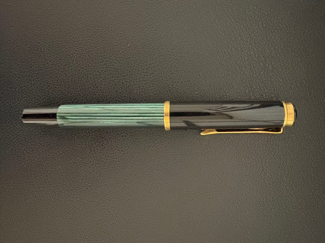 ペリカン万年筆 緑と黒のストライプ デザイン