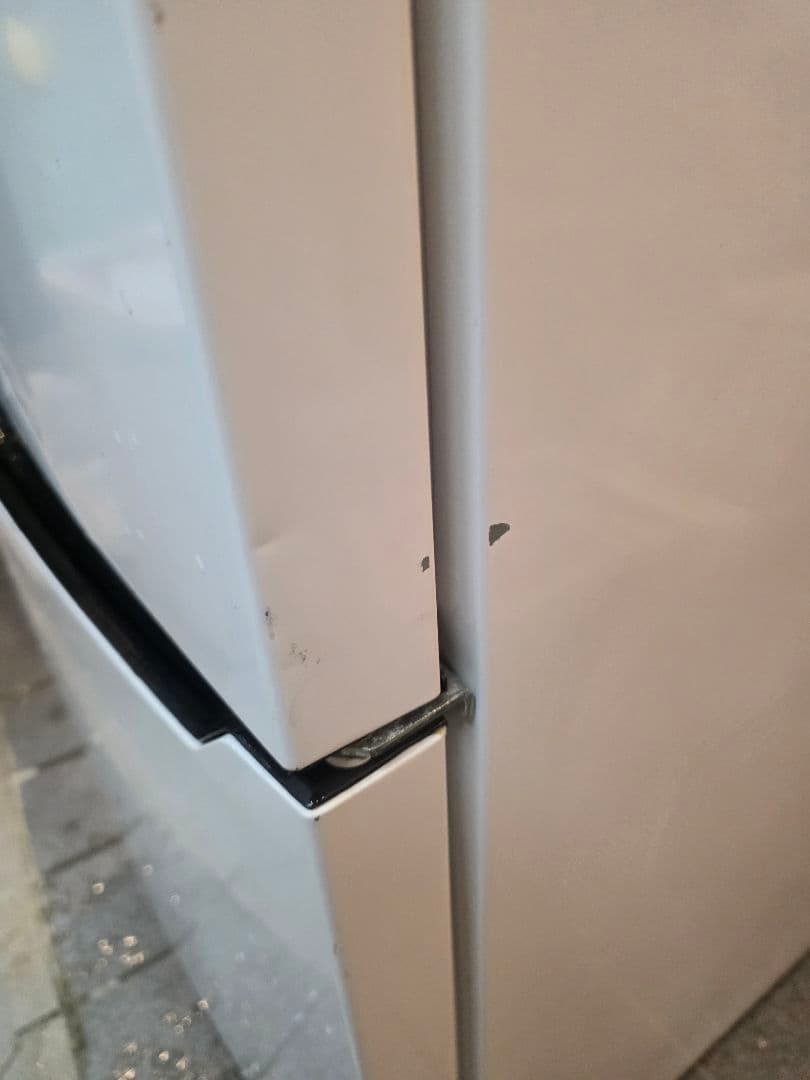 ホワイト冷蔵庫 冷凍室付き 2段棚