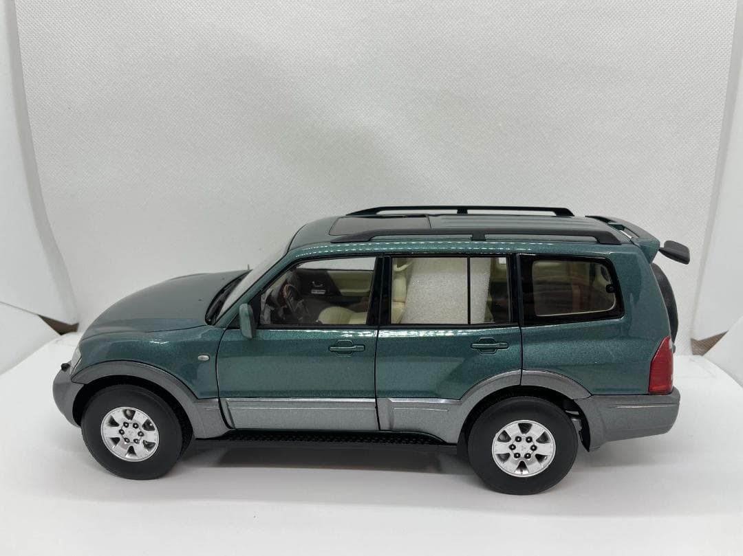 203-010 YC MODEL 1/18 三菱 パジェロ グリーン