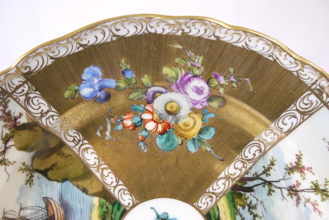 アンティーク] 港湾風景と花が描かれた絵皿 [アンティーク] 港湾風景と花