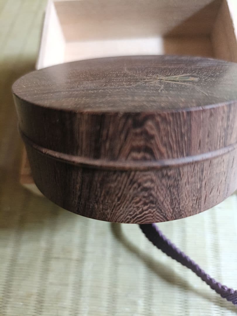 京都の漆芸家作品 聖なるエンジュ材　螺鈿蒔絵香合　蓋物　7.2㌢およそ