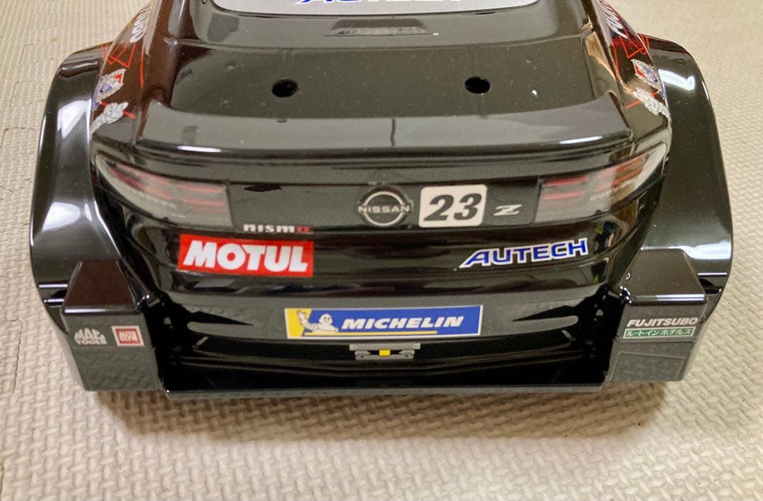 メーカー制作ボディMotul Autech Zとタイヤホイールセット