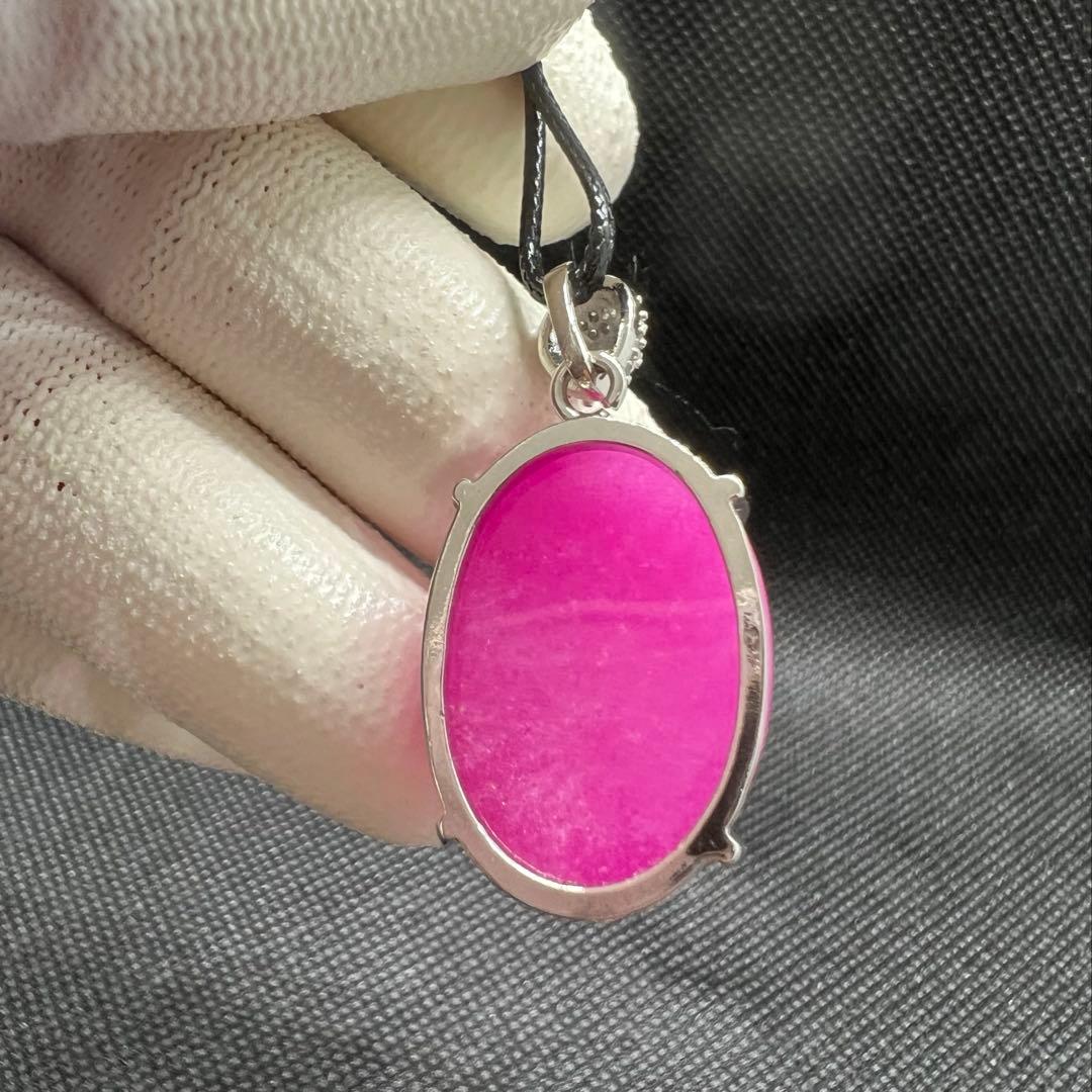 新品 綺麗なピンク色の翡翠卵形ペンダント革紐でビンテージスタイル