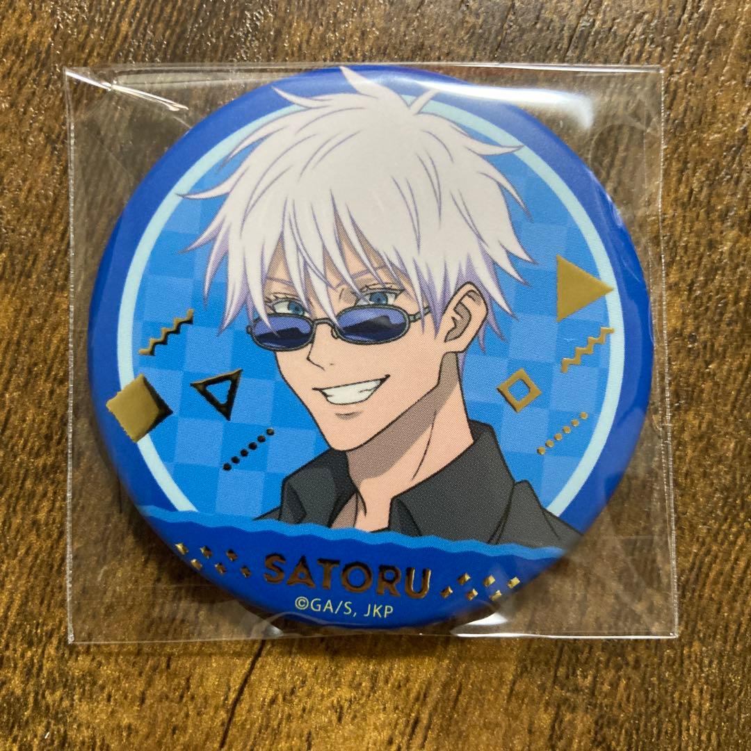 呪術廻戦 五条悟 マルイ マット缶バッジ Holiday ver. 箔押し - メルカリ