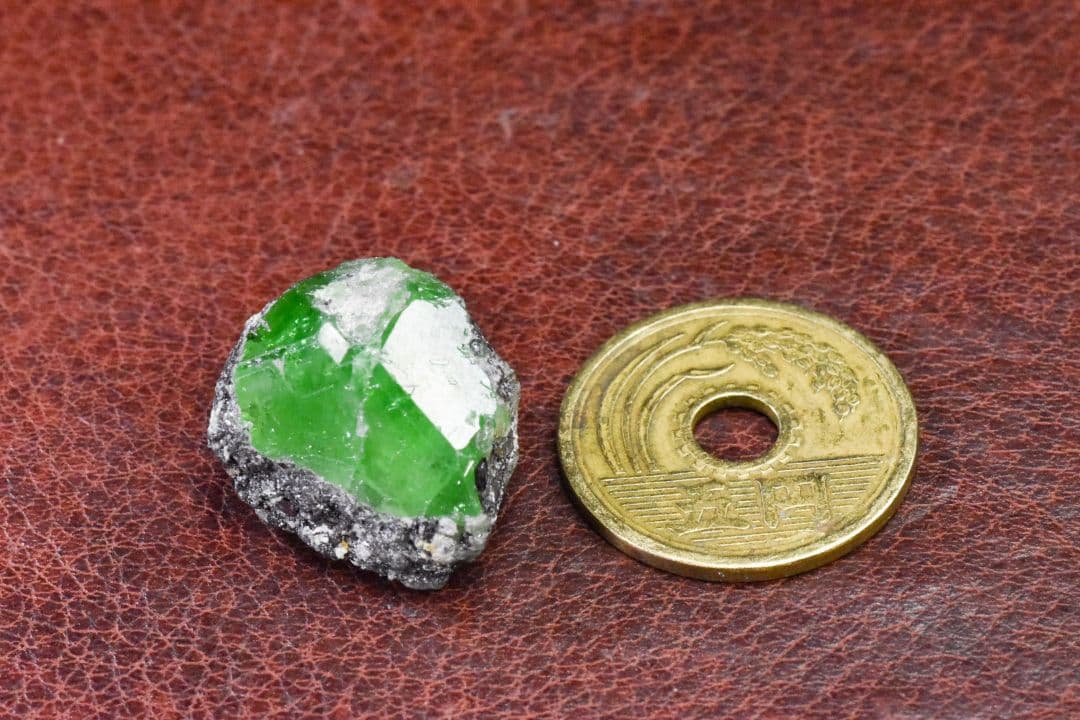 タンザニア産ツァボライト原石 タンザニア/メレラニ産】ツァボライト