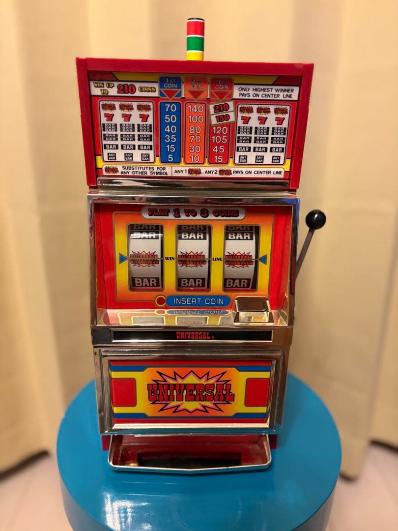 UNIVERSAL スロットマシン 赤 レトロ - メルカリ