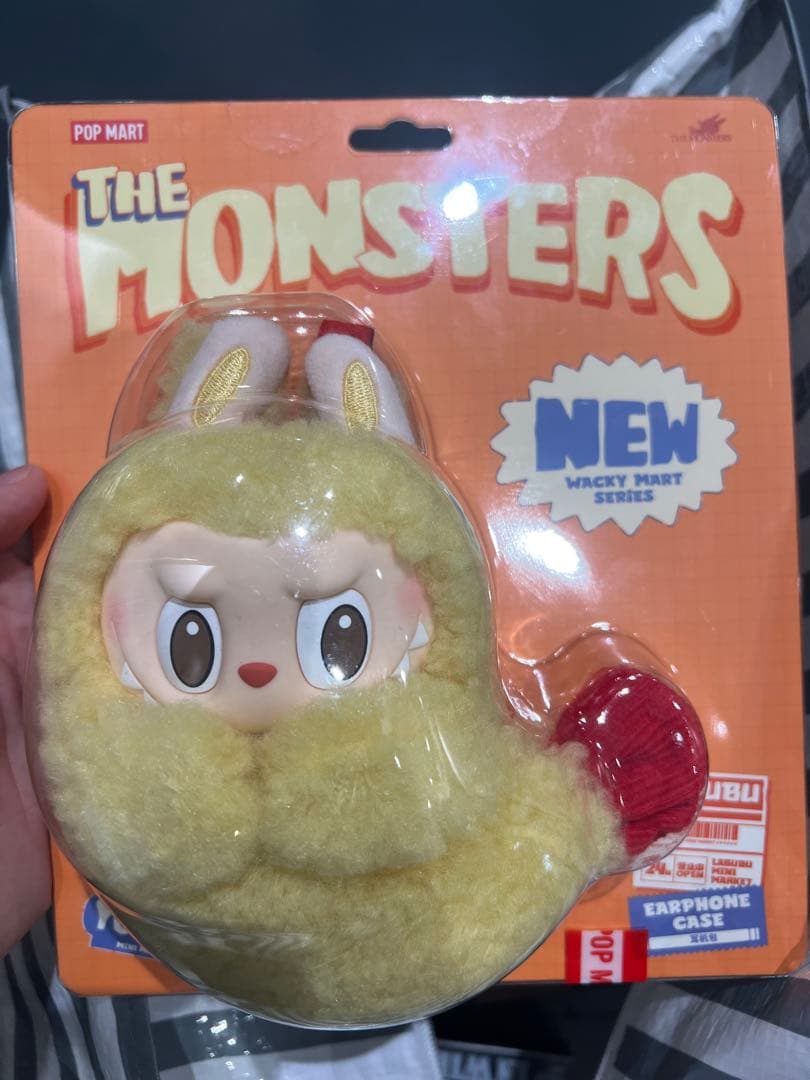 THE MONSTERS Wacky Mart Earphone Case