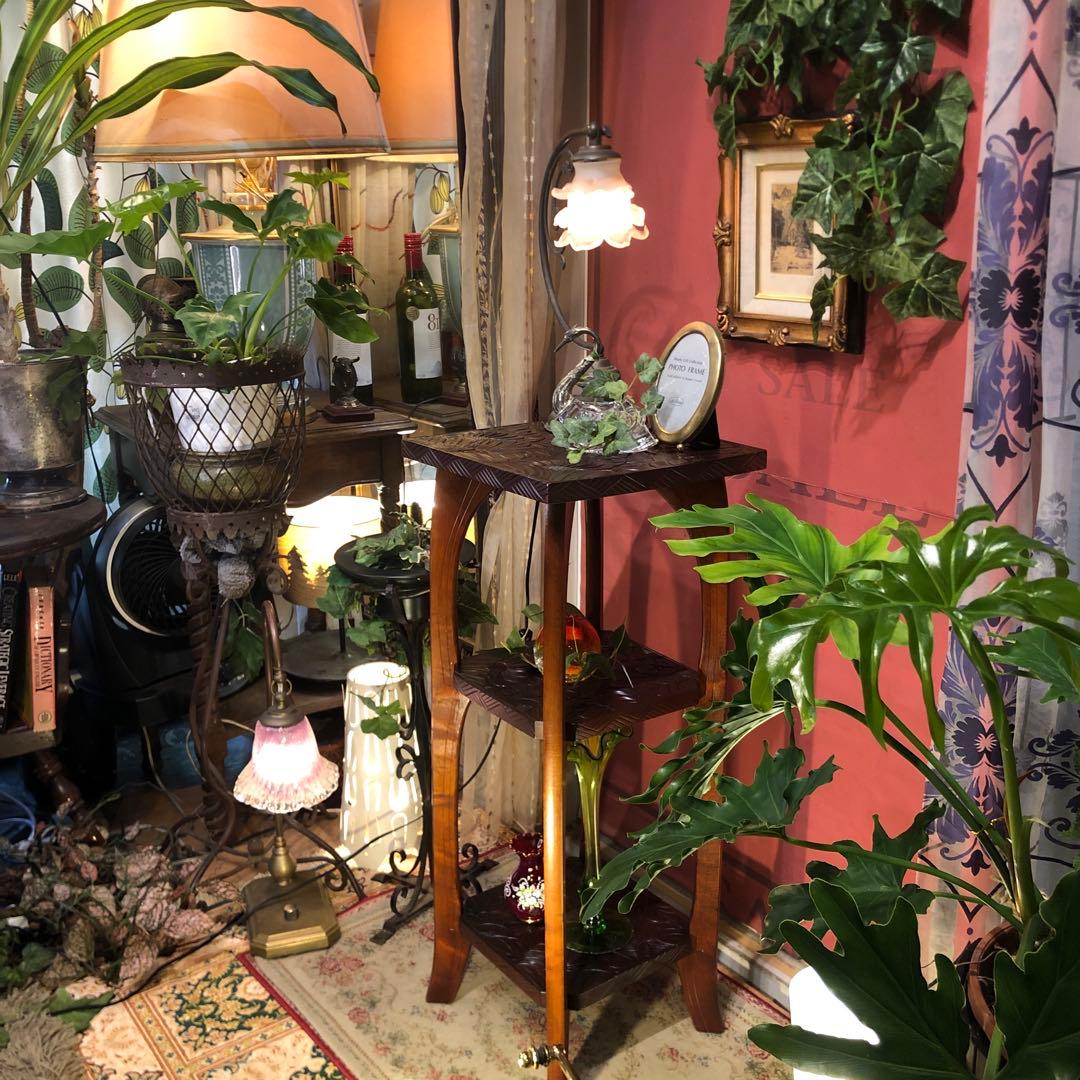 伝統工芸 日光彫り 咲き誇る花の三段 アクセントキャビネット 伝統工芸