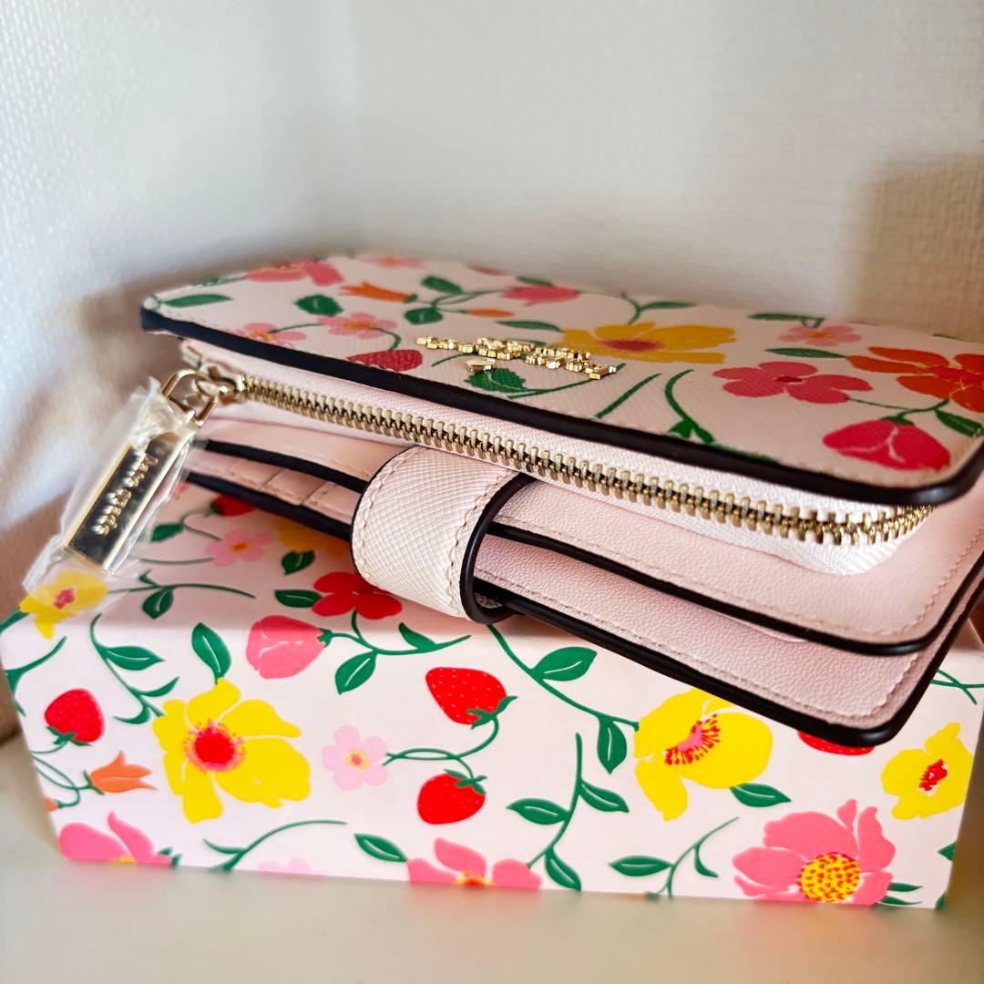 kate spade 花柄 二つ折り財布【新品未使用】 - メルカリ
