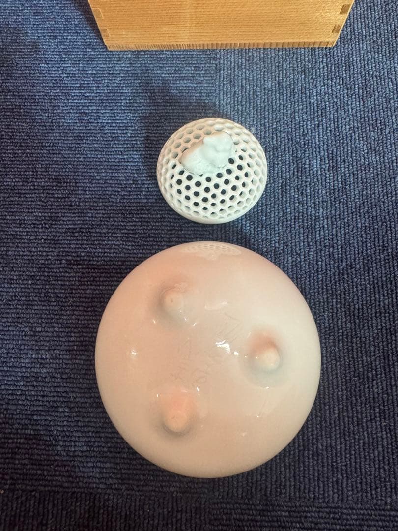 1691 三川内焼　13代玉泉　白磁香炉　無形文化財　透し彫り　香炉　未使用