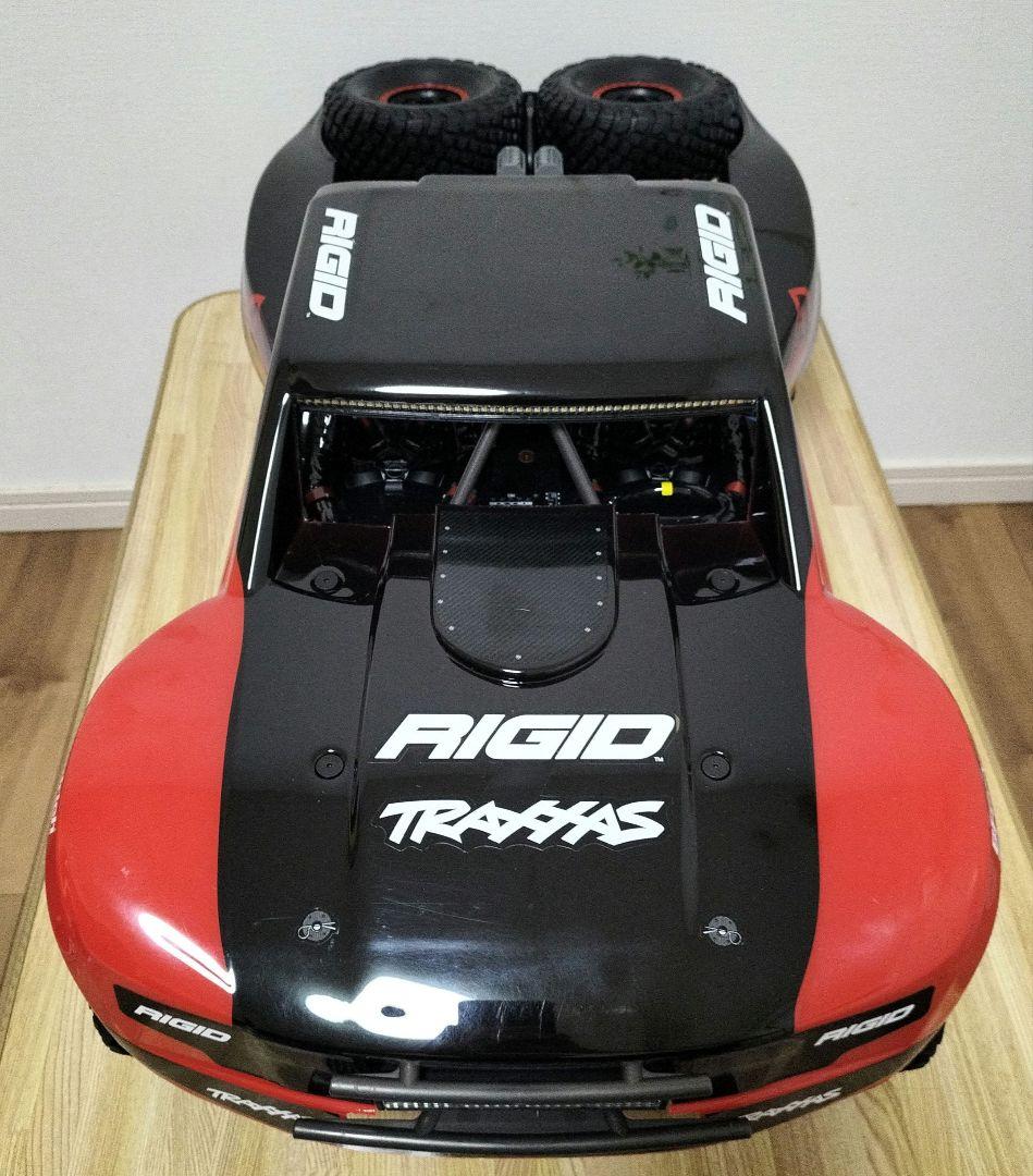 TRAXXAS UDR 1/8スケール　未使用