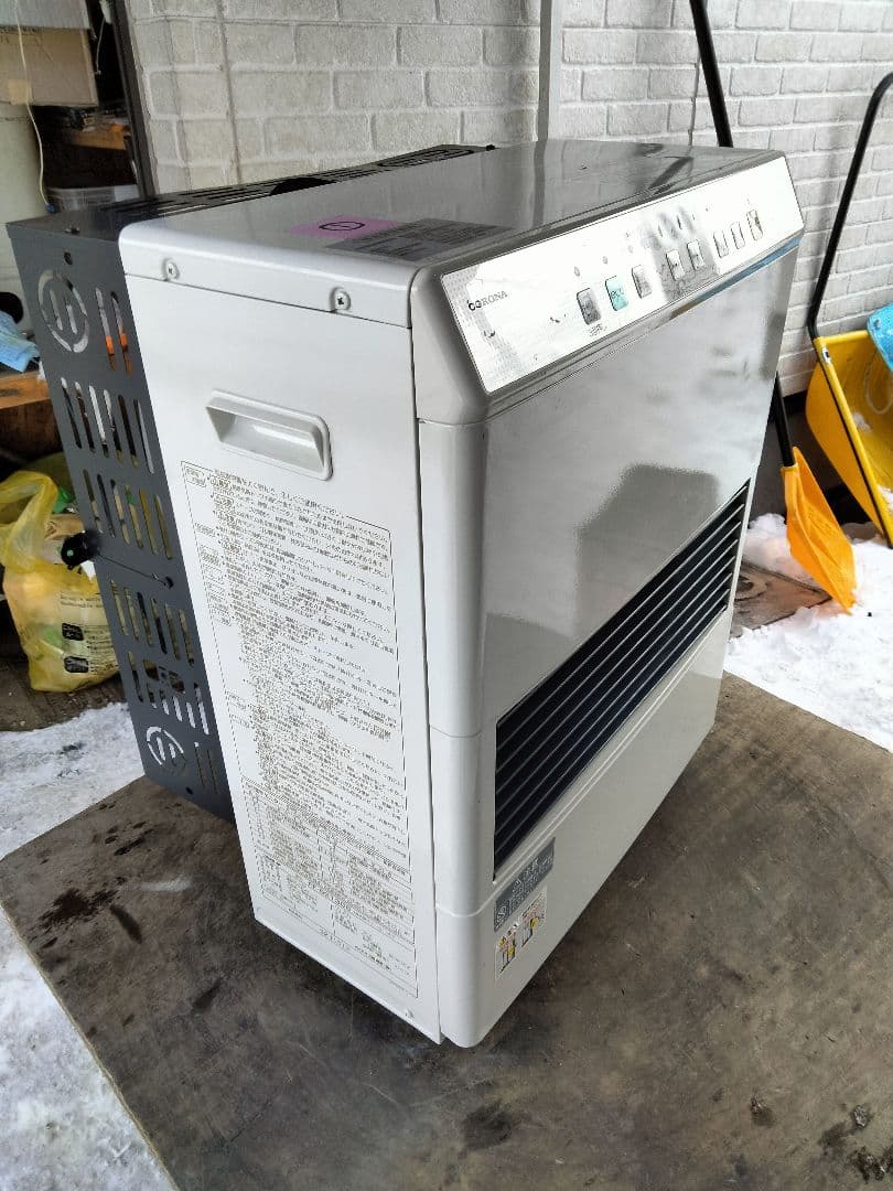 札幌発コロナFF温風石油ストーブ！品番「FF‐5213GS」2013年式中古品①
