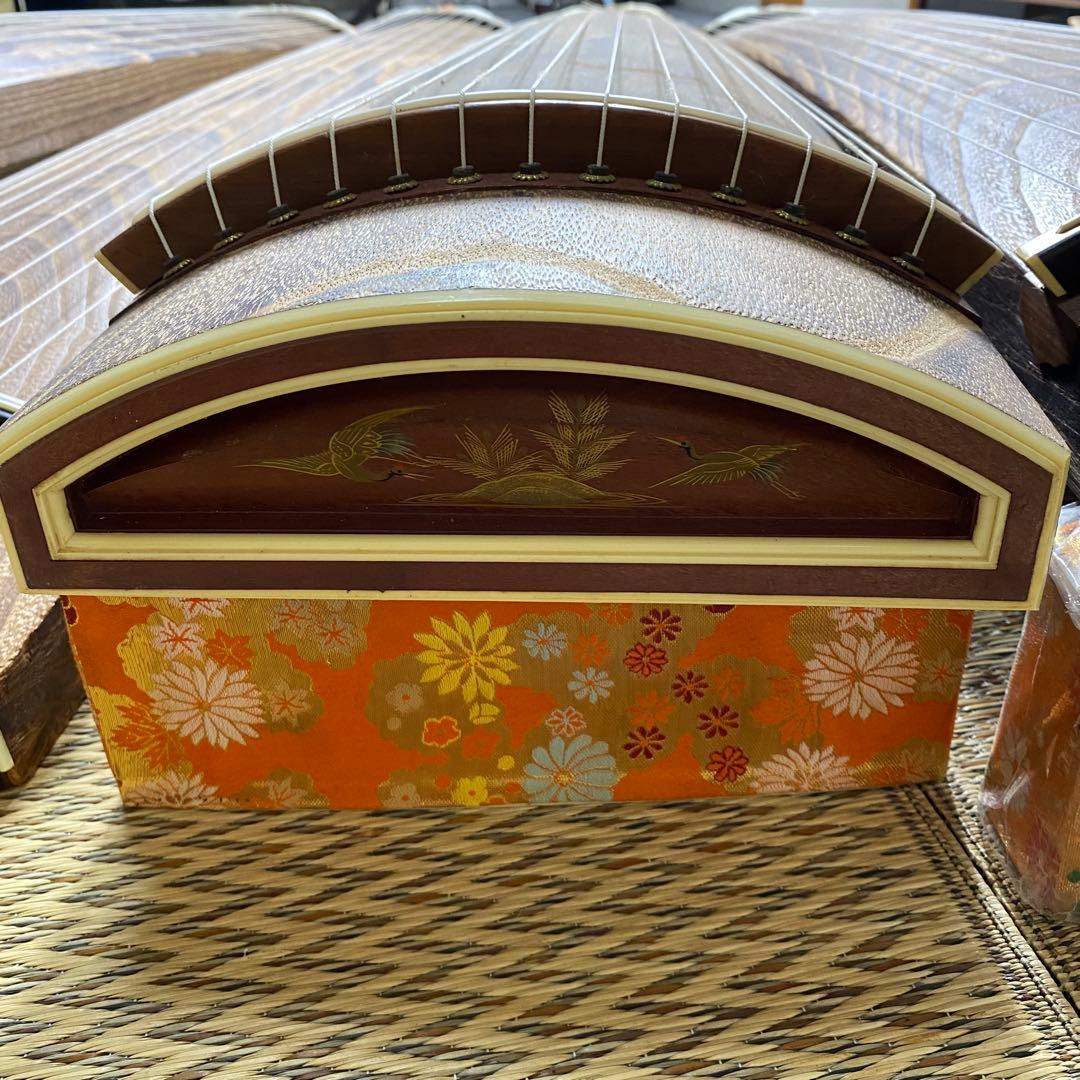 良品 4面セット売りです お琴 13弦 すだれ彫り 琴柱・ユタン【発送条件